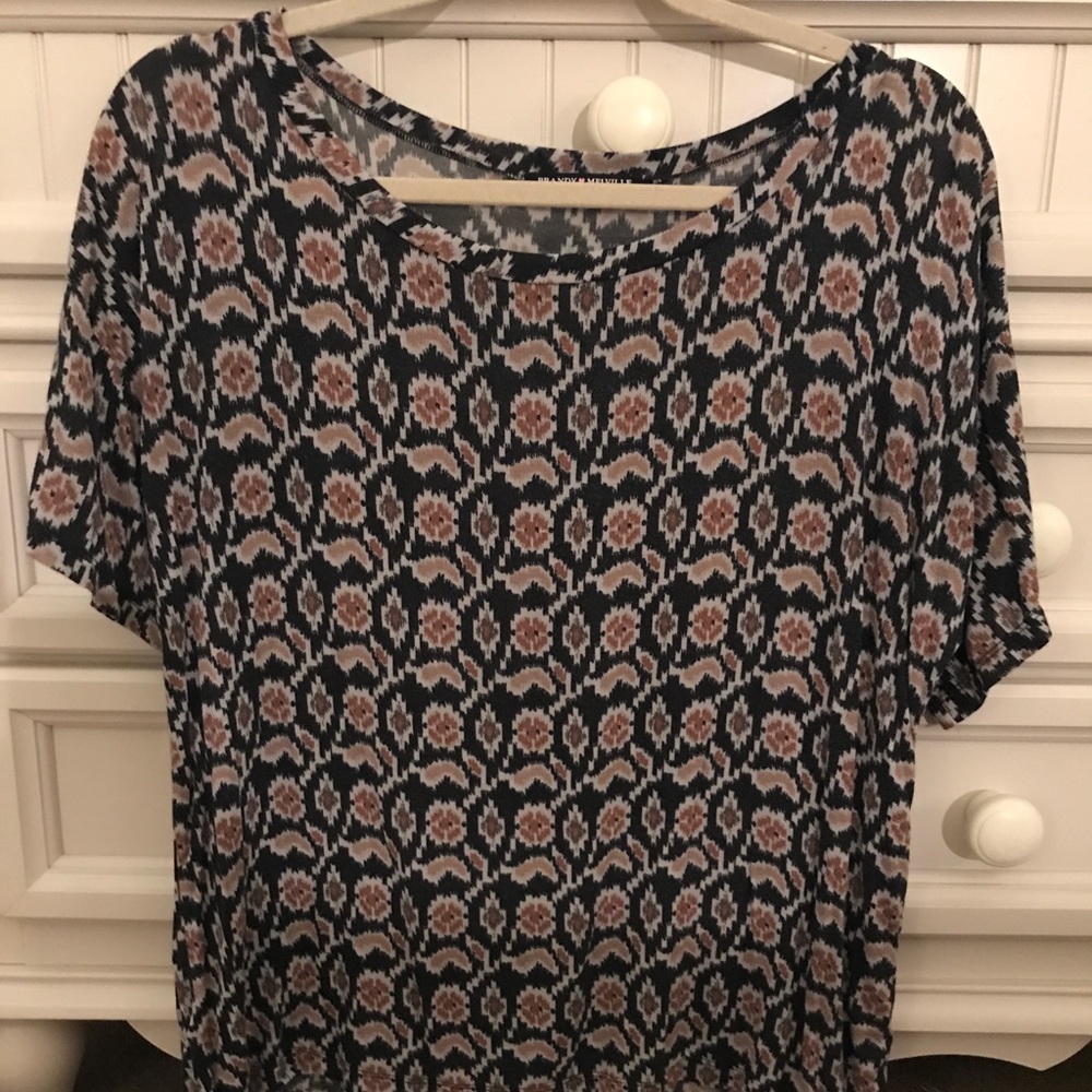 Brandy Melville- patterned scoop neck top